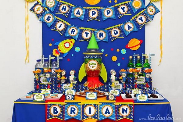 Did you realize that outer space is saturated with rich color? Yup. The hosts of the birthday party spared no effort in showing you the colorful outer space. Also notice the very cool, very do-able candy rocket centerpiece.