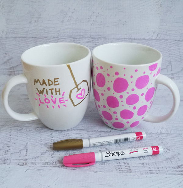 Sharpie Mugs.This is a quite simple and creative gift idea. You can make a fabulous and unique birthday present like this by drawing on plain and boring mugs with imagination. 