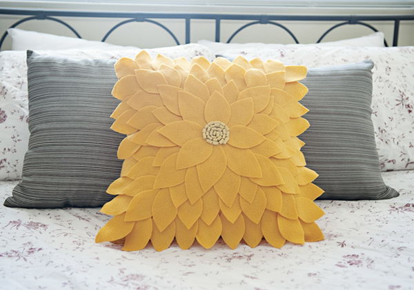 Cute felt sunflower pillow tutorial 