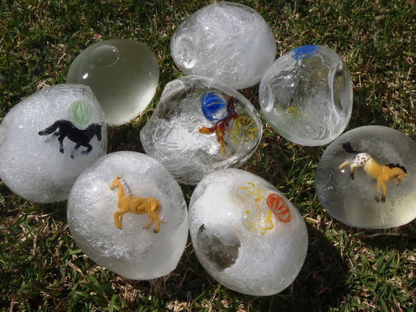 Ice Easter Eggs. Place some crafts or glass stones in the balloon, fill it with water using the tap, tie it off and place it in the freezer overnight. You will get this beautiful ice egg. It’s very interesting to retrieve the treasure inside by cracking the eggs open. 