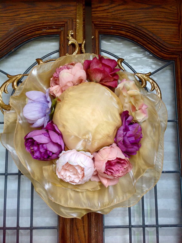 Pretty Floppy Easter Hat with Flowers. This Feminine Women’s Easter Bonnet is made from champagne organza with multi layers of sloppy brim. Decorated with vintage roses and peonies, it light up the beauty of a fashionable lady. 