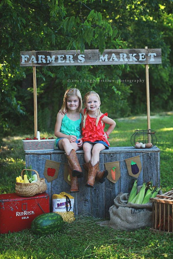 Easter Farmers Market Burlap Banner. Easter comes in spring, you should take the scene with the flavor of this season. Why not trying this farmer market burlap banner to add more spring flavor. Other decorations such as fruit, Easter Eggs, Easter basket, corns are also necessary.