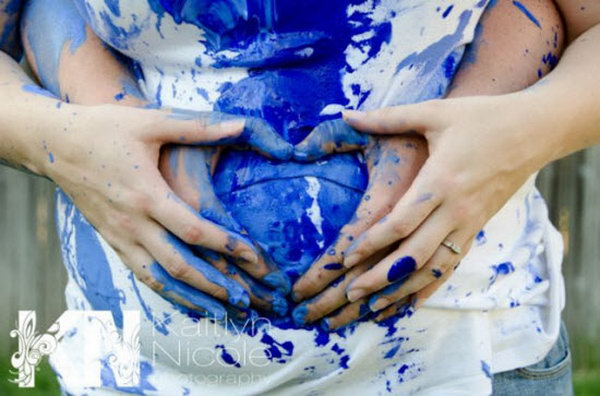 Gender Reveal Paint Fight. It’s so fantastic to celebrate such a party to squirt guests with bottles of pink or blue paint and host a gender reveal paint fight to make the gender announcement.