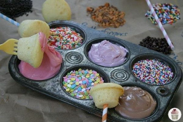 Cupcake Fondue. Serve your cupcake fondue up by baking some cupcakes, mix them up with frosting, and pour into a bow or muffin tin. Adults and kids are fond of this cupcake fondue.