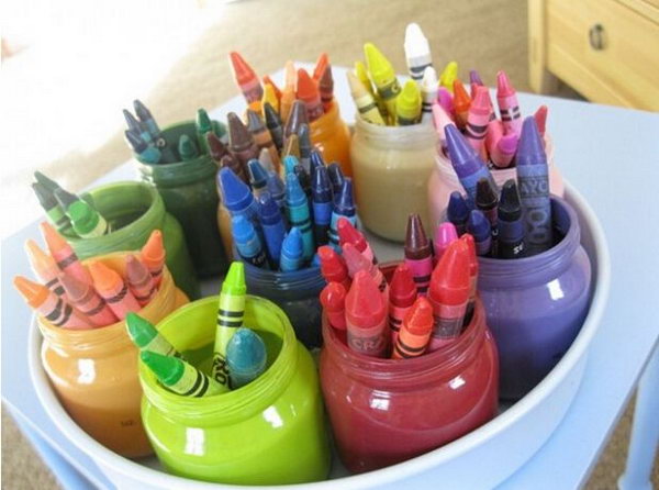 Crayon Organizer. To avoid the crayon mess, you can spray paint on various baby food jars for its beautiful outlook. Display crayons in the jar of the same color to get things organized with low cost.