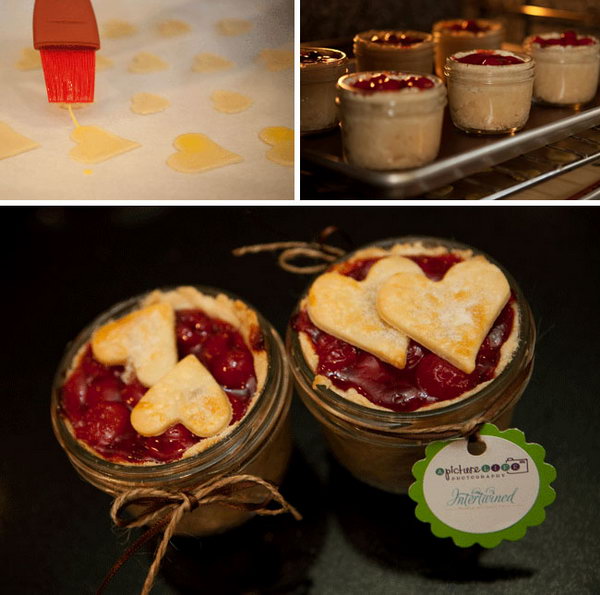 DIY Pie in a Jar. Arrange the gold baked dough hearts on the pies, decorate the jar with ribbon, labels to finish off its beautiful outlook. It's time to show off your excellent crafts to your family and friends at any occasions.