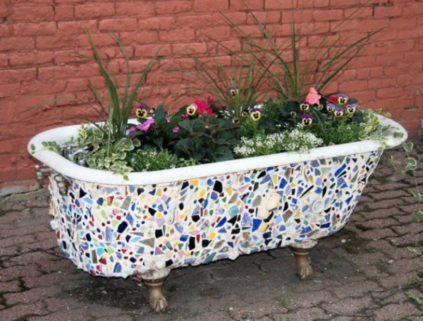 Creative planter made from the old bath tub and leftover ceramic tiles.