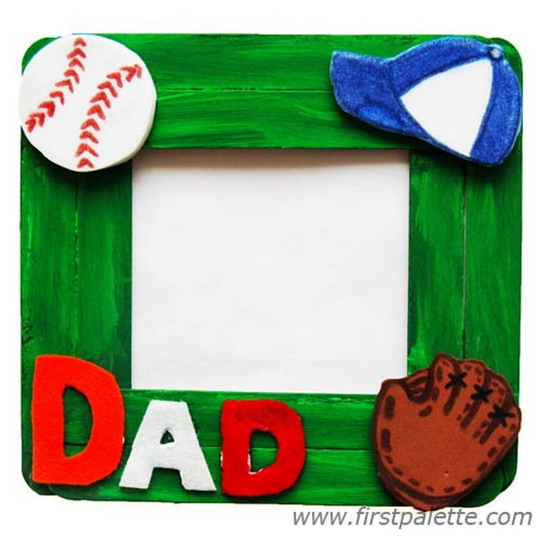  Craft Stick Photo Frame. Your Dad loves everything you make yourself. Give Dad your handmade frame and watch his facial expression change! 'You made this?' This would be a awesome Father's day gift. See the tutorial here.
