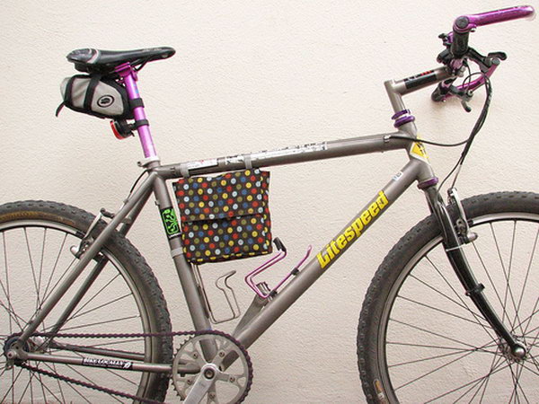  DIY Father's Day Bicycle Frame Lunch Bag. If your father is fond of bicycle riding, you can DIY a bicycle frame lunch bag for him to bring his lunch when he's commuting or just going to the park. See how to do it here.
