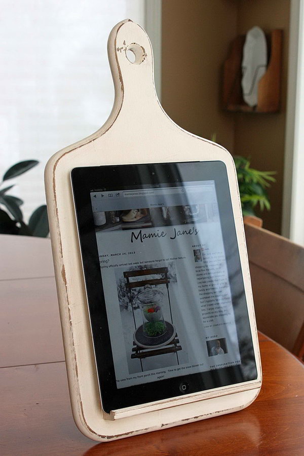DIY kitchen iPad stand.This cool iPad holder is made from an old wooden kitchen board.It's convenient for you to follow recipes online when cooking.