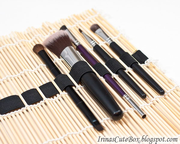 DIY makeup brushes organizer. This brilliant DIY makeup brushes organizer is made from a sushi mat. It can be also rolled and tied with a ribbon for your convenience to carry out. It's very simple to make one by yourself.