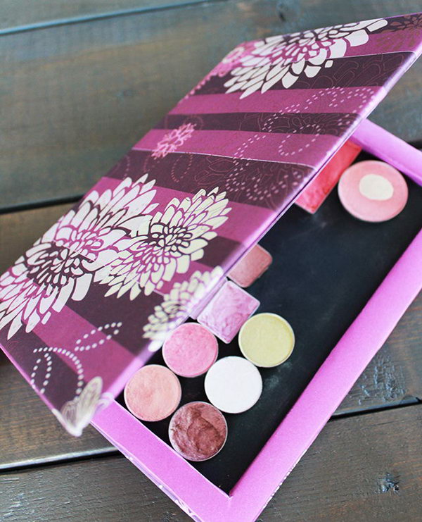 This DIY makeup palette is a perfect budget solution for those who have powders floating around. You just need some paper and cardboards to create a practical and inexpensive palette for your own.