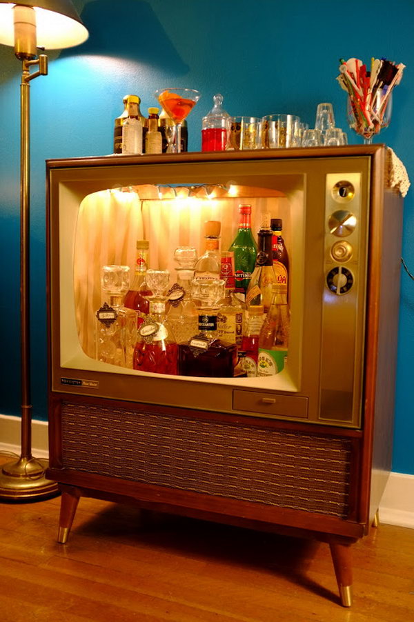 Mini Bar from Old TV. Get the tutorial 