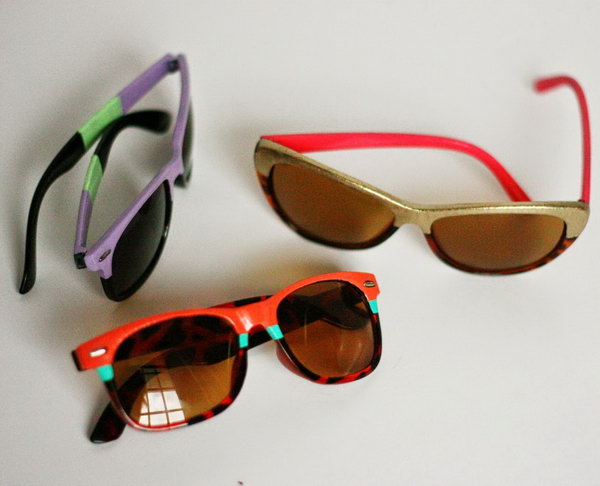 Upcycled Dollar Store Sunglasses. It is fancy to upcycle these $1 frames at the dollar store to the million ones. What you need is a pair of sunglasses, nail polish and some tape. The process is so easy, and everyone can make it. See more here.