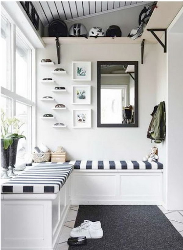  Black and white mud room. The contrast between white and black is so beautiful and applied to interior design for a long time. 