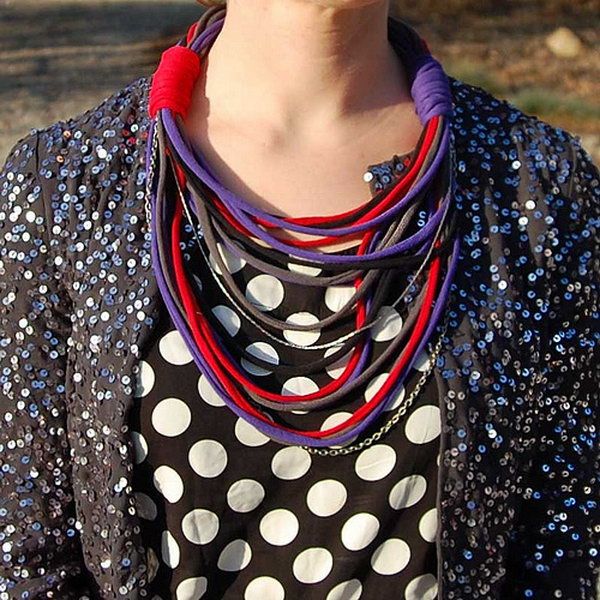 DIY T-shirt Necklace.This cool T-shirt necklace will be a perfect addition to your fashion accessories. 
