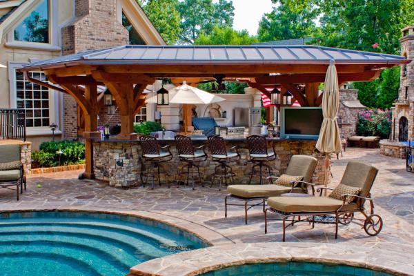 This beach outdoor kitchen located near the swimming pool area is every homeowner's dream. Your guests will feel at home when dining and drinking here. 