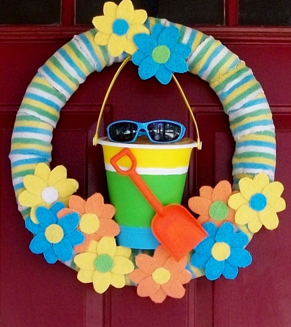 Beach Themed Wreath. The shovel, pail and sunglasses on the wreath remind us of beach. It is a good idea for summer wreath. 