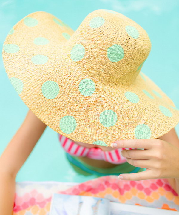 DIY Polka Dot Floppy Hat. This polka dot floppy hat is really an eye candy and it's perfect for beach. It will go great with a swimsuit when you’re laying out this summer. 