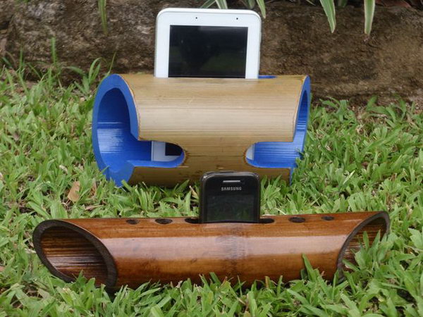 Zero Power Bamboo iPhone Speaker Stand: What a smart speaker made from a length of bamboo which naturally resonates and amplifies the sound produced by your iPhone. This eco-friendly product is simple to recreate and you will be proud to make for yourself or your friends. See the tutorial 