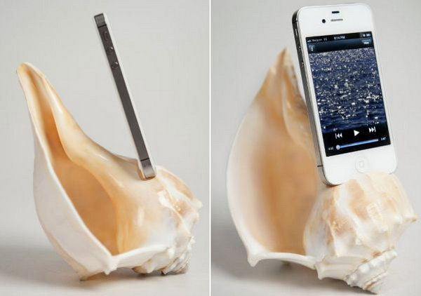 ShellPhone Loudspeaker: iPhone 5 acoustic speaker amplifier made from conch shell. Easy and cute idea. 