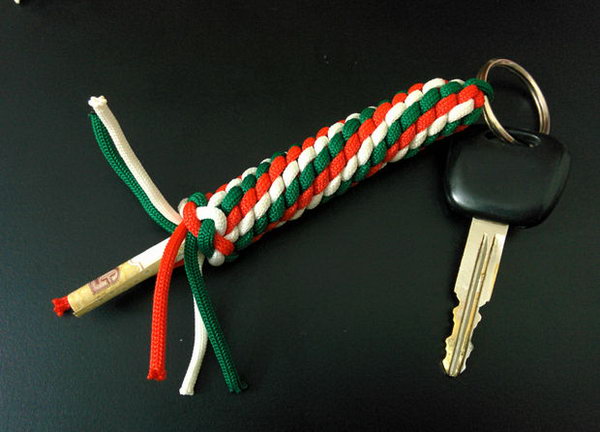 Paracord Keychain with Hidden Compartment