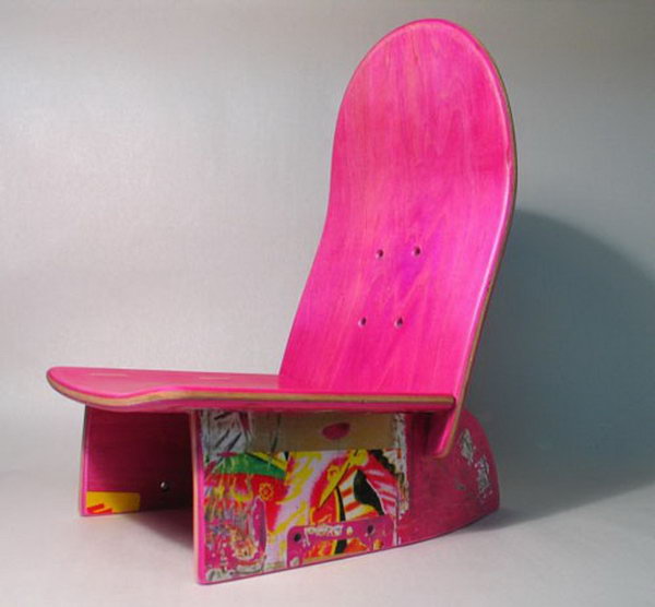 Cool Game Chair for Kids: Gorgeous transformation! The useless skateboard was getting an amazing art sense touch by switching used skateboard into contemporary recycled chair. It'll be cute in any kid's bedroom. 
