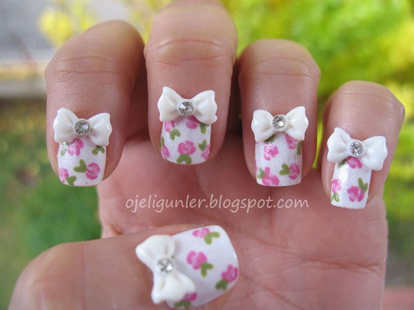 Hand Painted Flower Nail with Bows. 