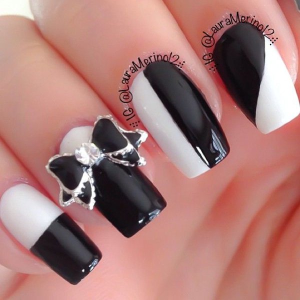 Black and White Bow Nail Art. 