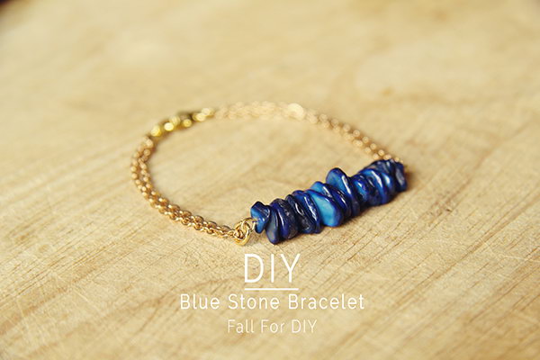 DIY Blue Stone Bracelet. See the tutorial 