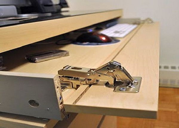 Functional DIY Computer Desk With A Hidden Keyboard Tray. 