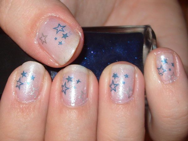 Simple Star Nails. This is all sorts of perfect! I love it, so clever! :)