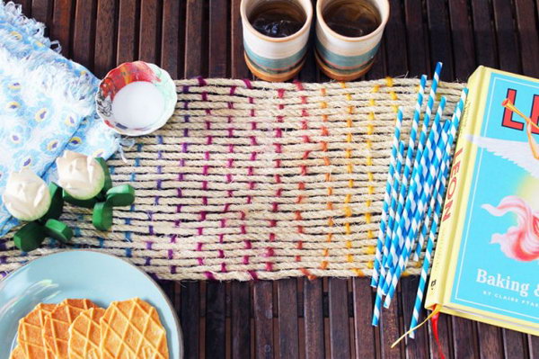 Rope Table Runner. Check out the tutorial 
