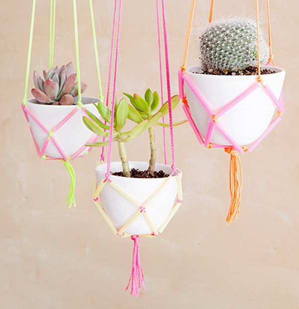 DIY Hanging Planters Using Plasic Straws and Yarn. See the tutorial 