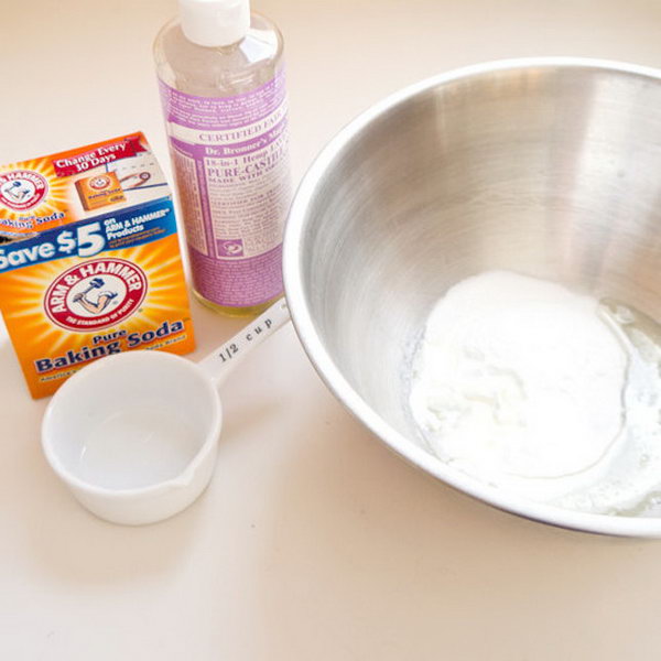 Natural Toilet Bowl Cleaner with Cleaner Sans Harsh Chemicals. Get the instructions 