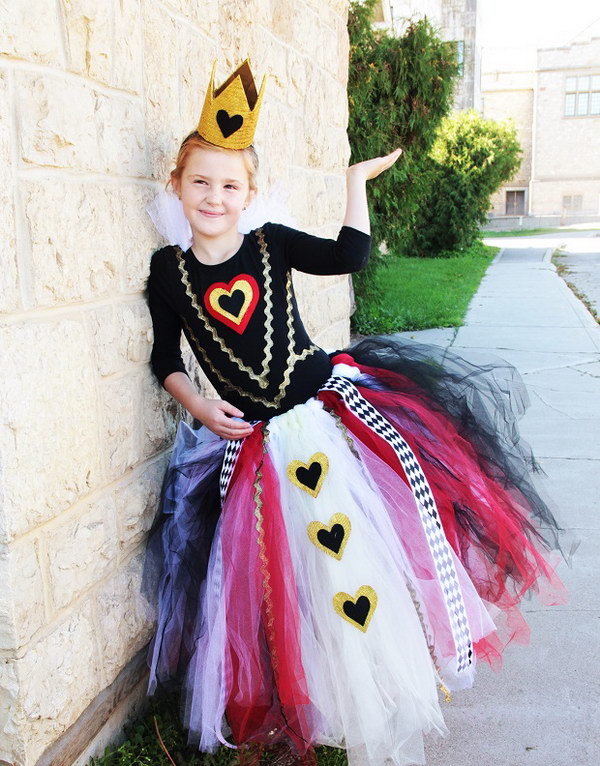 DIY No-Sew DIY Queen of Hearts Costume Tutorial 