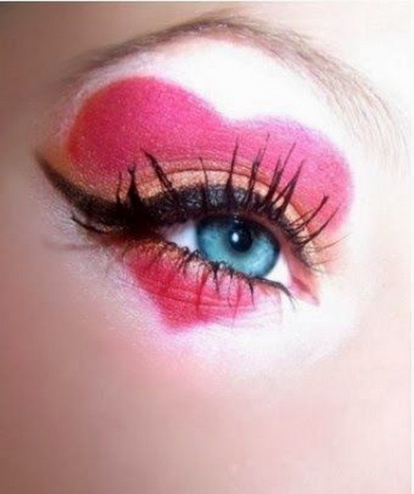 DIY Queen of Hearts Eye Makeup 