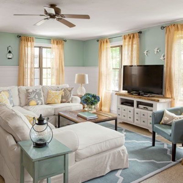 Blue and White Coastal Cottage Living Room. 