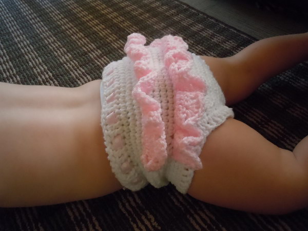 Crochet Ruffle Baby Bloomers. 