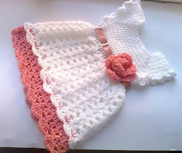 Pretty Crochet Baby Dress Pattern. 