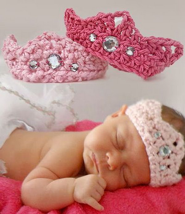 Newborn Baby Crown Free Crochet Pattern. 