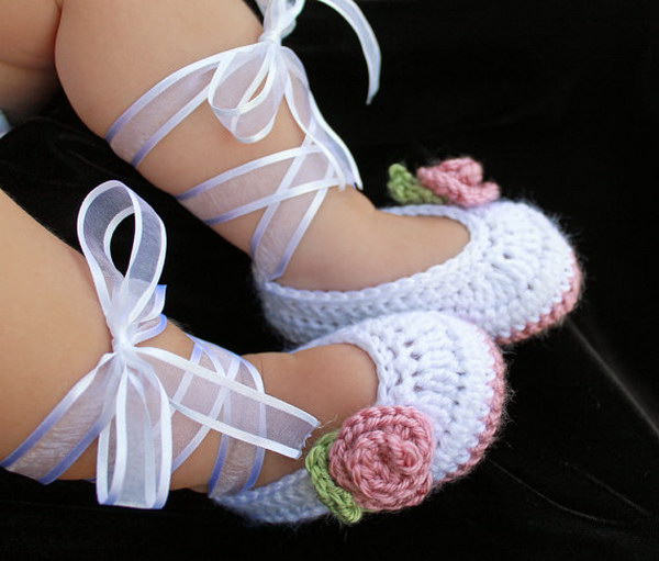 Lovely Baby Booties With Video Tutorial. 