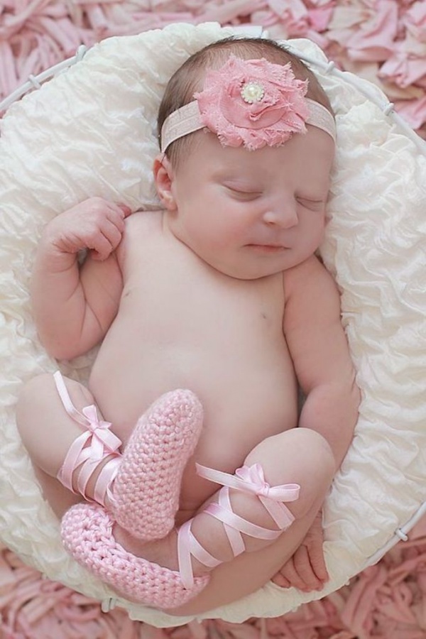 Lovely Crochet Baby Headband & Shoes. 