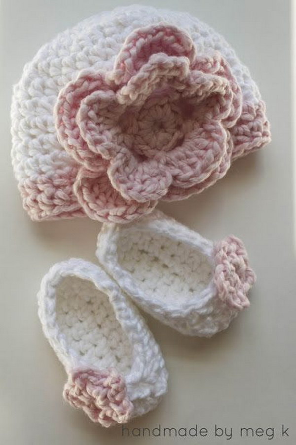 Baby Beanie and Booties Free Crochet Set. 