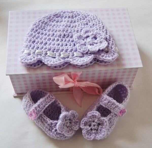 Baby Bootee and Baby Hat Set With Free Crochet Patterns. 