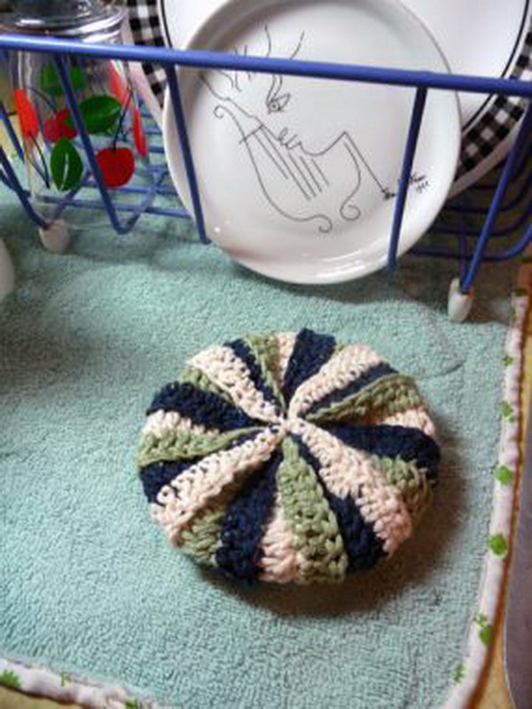 Crochet Tawashi Dish Scrubber. 
