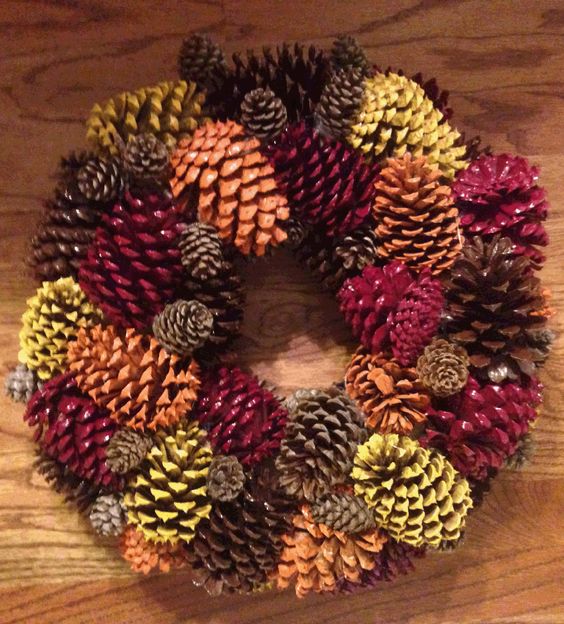 Easy DIY Pine Cone Wreath. 