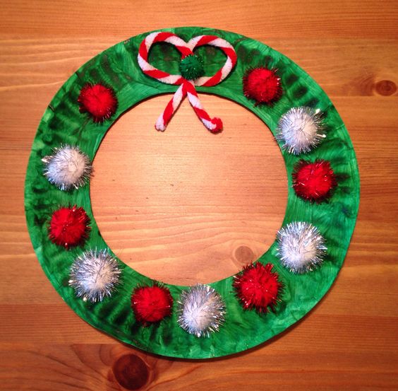 Paper Plate Christmas Wreath . 