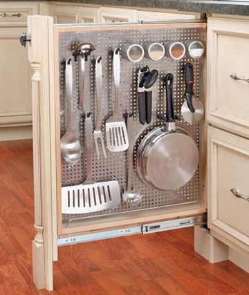 Pull Out Hanging Utensil Drawer. 