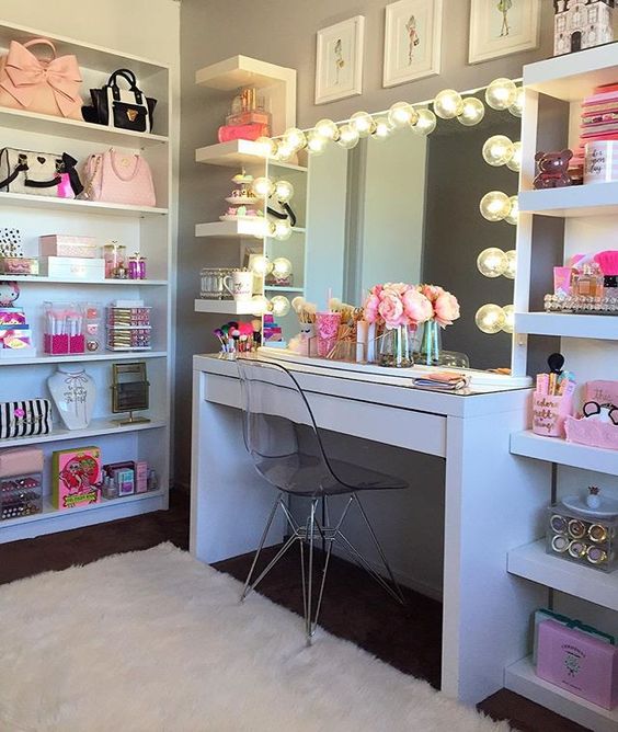Awesome Makeup Vanity For Girl's Bedroom. 